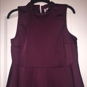 Maroon business sleeveless top
